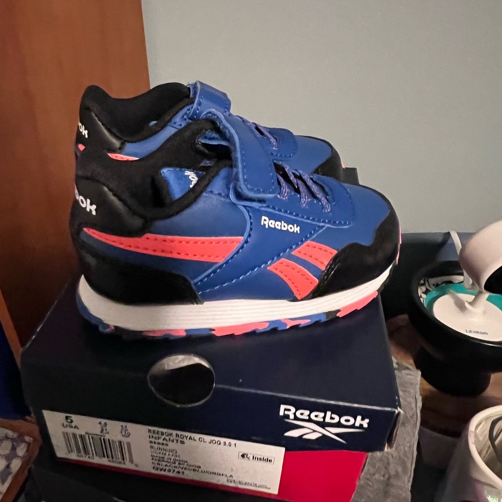 Brand new reebok size 5 toddler